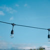 電球と空