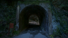 古びたトンネル