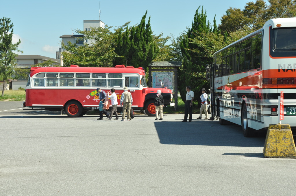 休日　彦根　レトロなバス