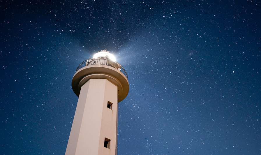 弾崎灯台の星夜