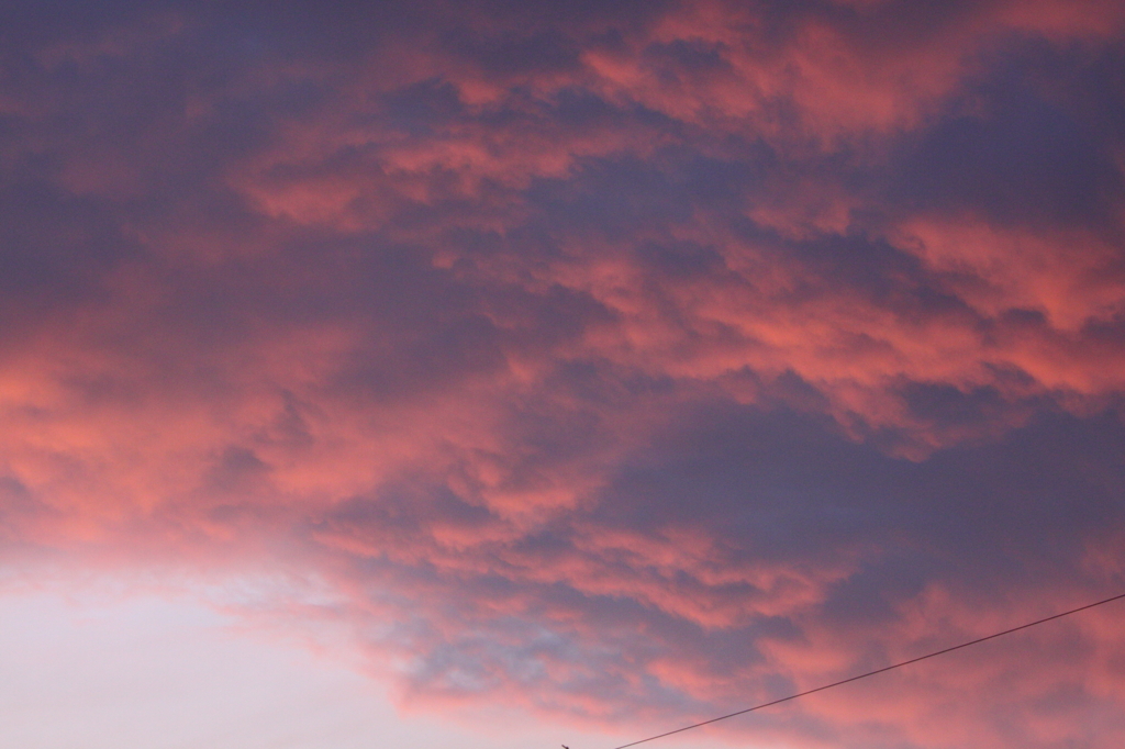 梅雨空の怪しげな雲