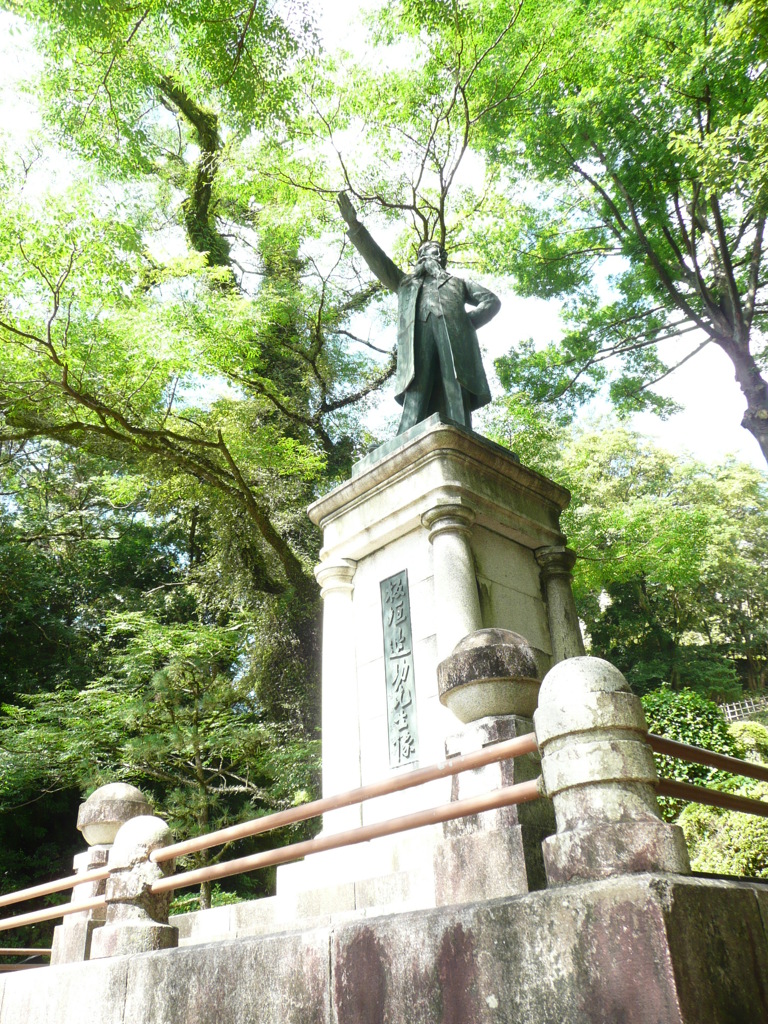 高知城・板垣退助像