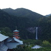 静かに佇む那智大滝