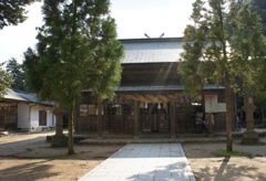 朝日差し込む玉作湯神社