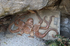頼朝公の隠れ岩