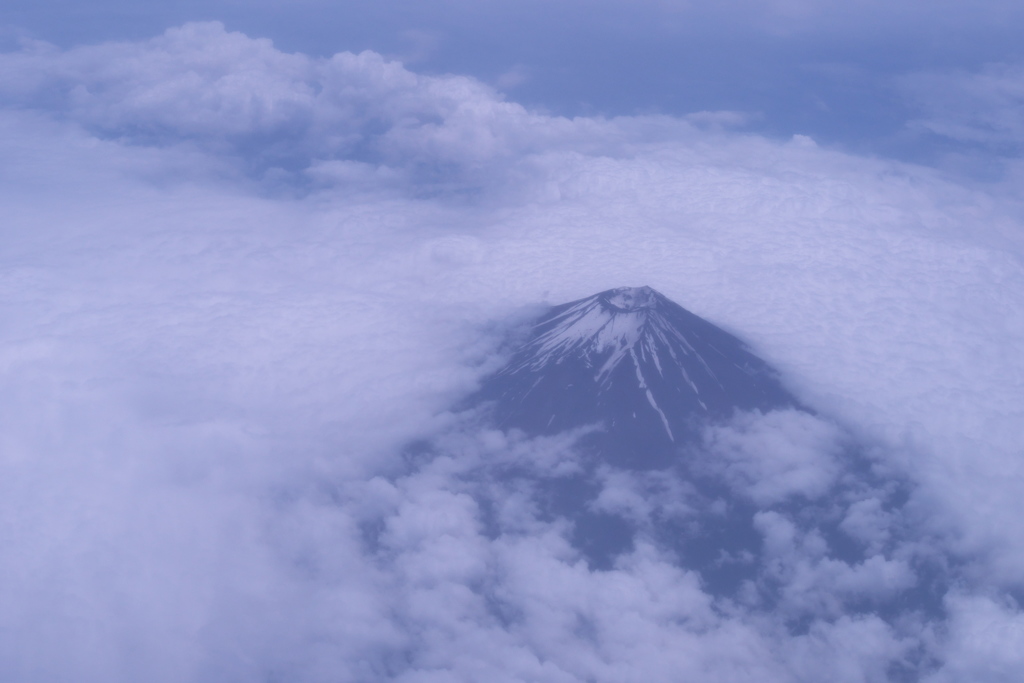 ６月の富士を上空から