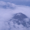 ６月の富士を上空から