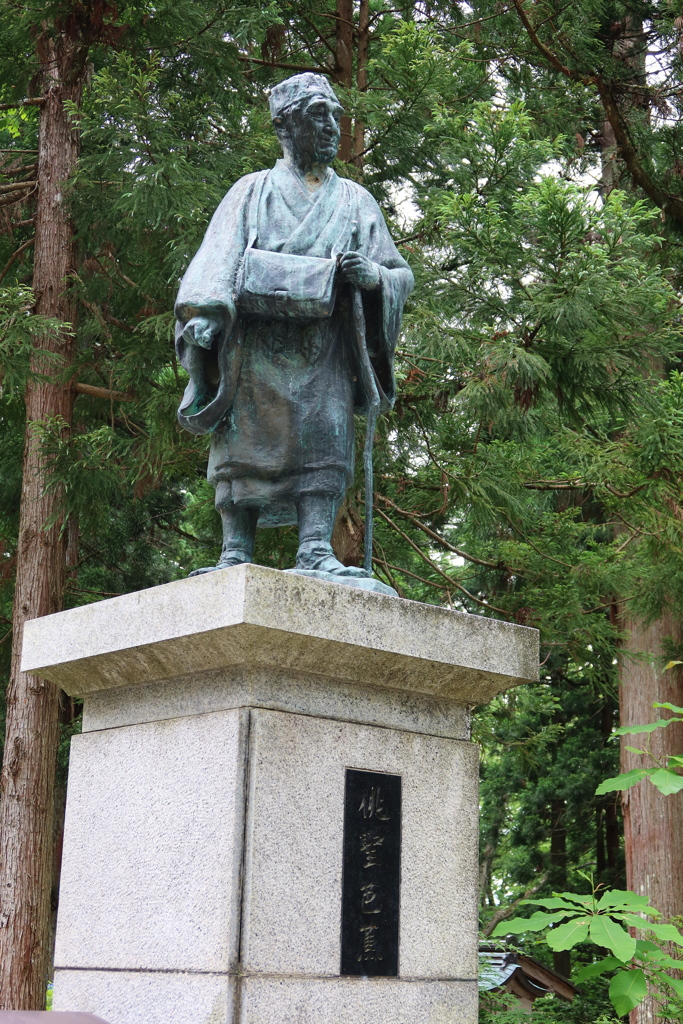 羽黒山頂の松尾芭蕉