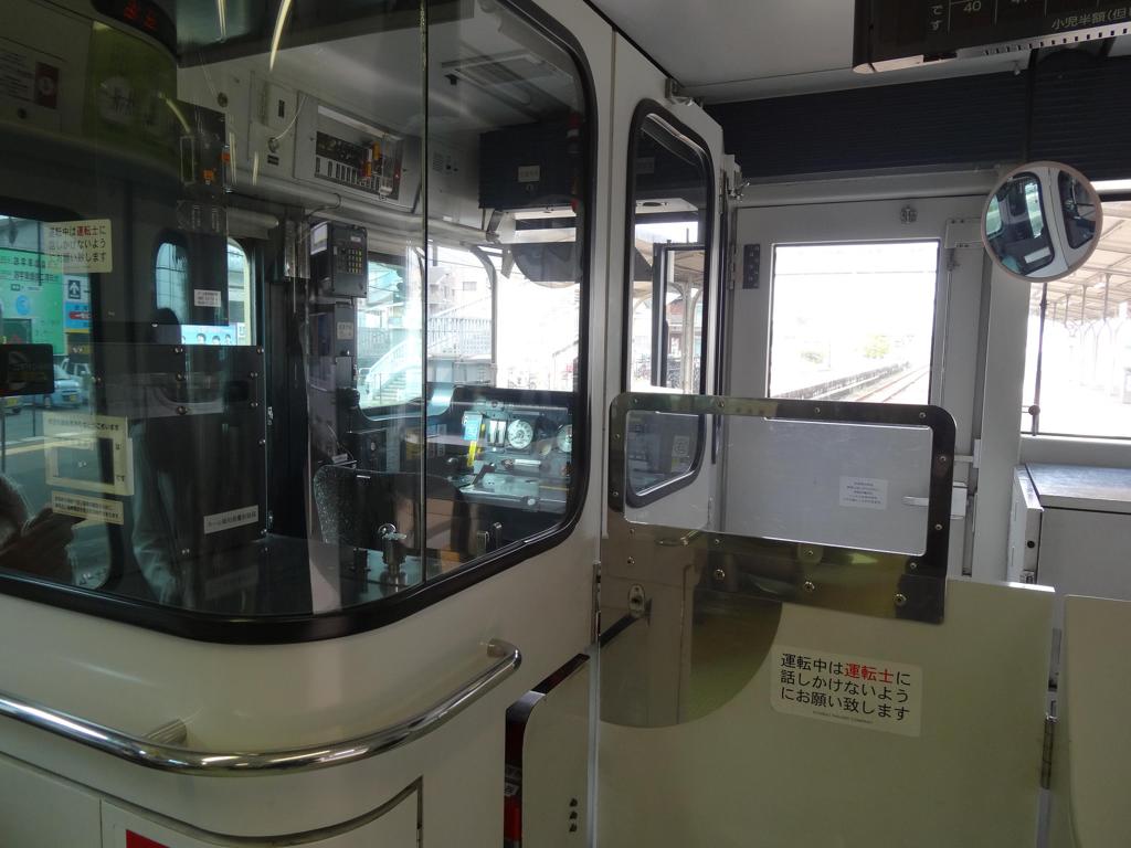 コミュータートレインの運転室