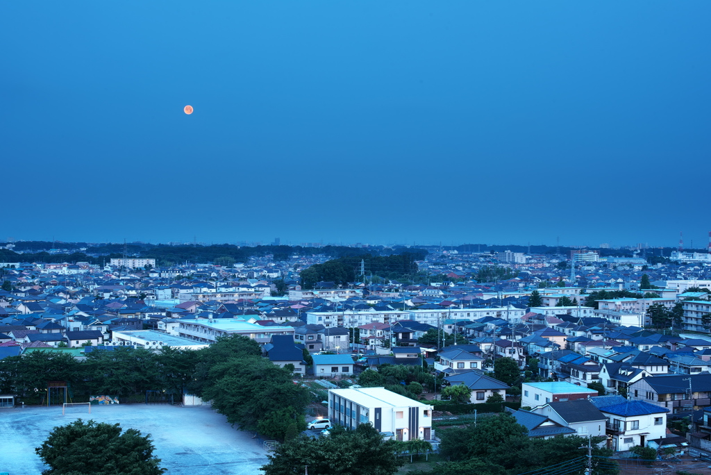 夜明け前のストロベリームーン