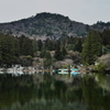 静かな湖畔の…