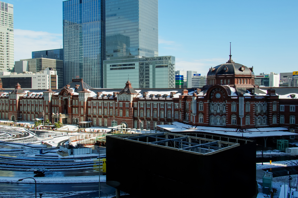 雪の東京駅