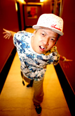 內