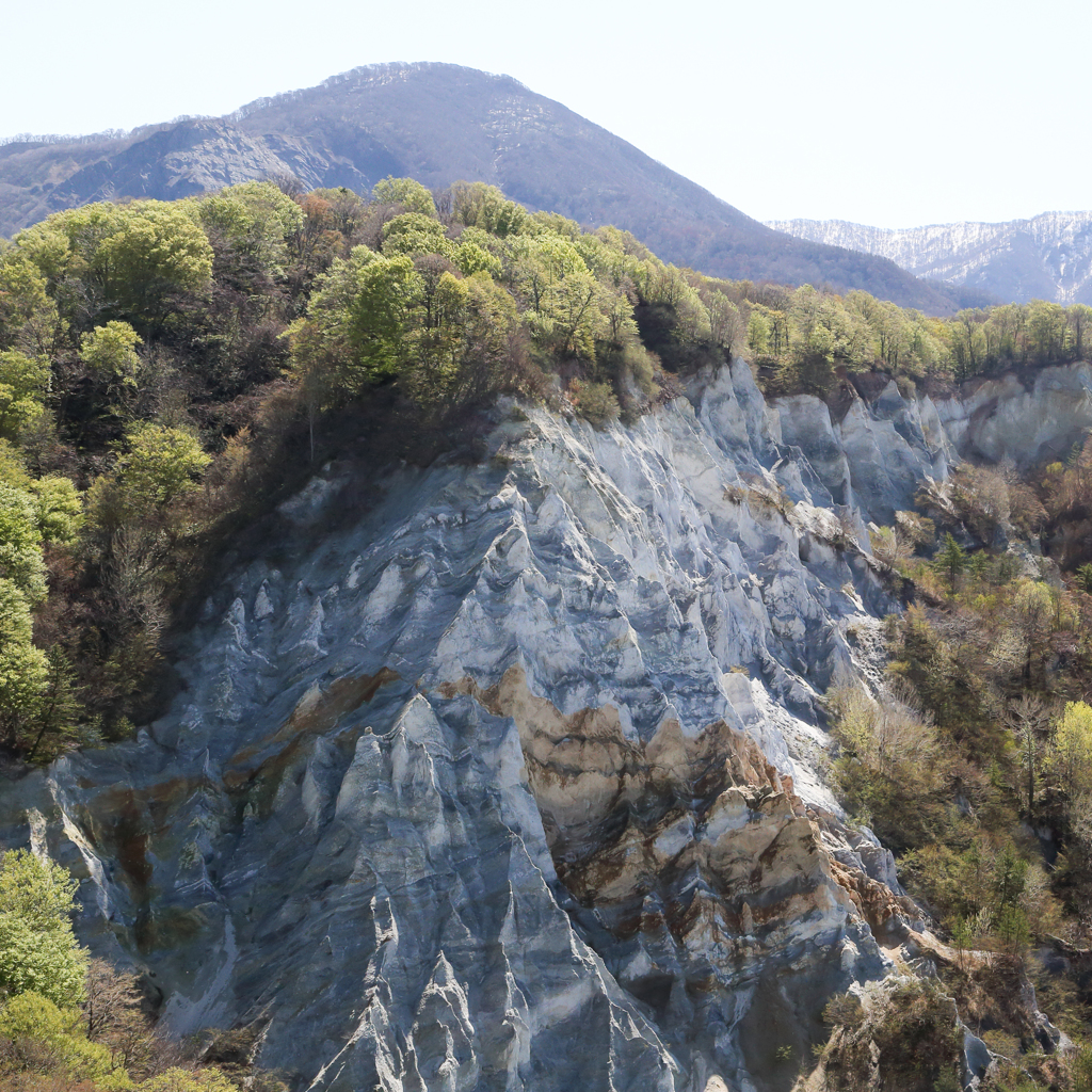 白い岩肌