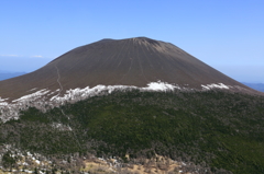 陽春の山