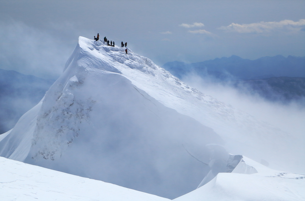 春の雪山