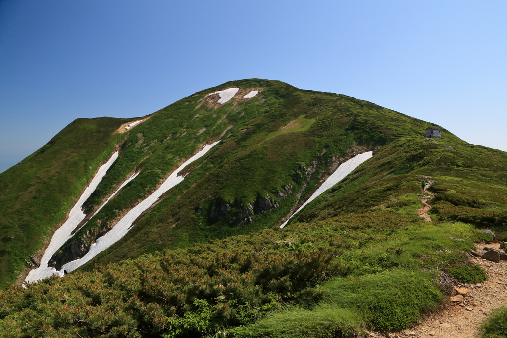 山小屋のある風景　～　山奥深くの高原に立つ避難小屋　～