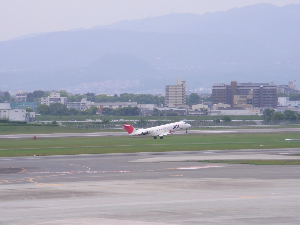 離陸。