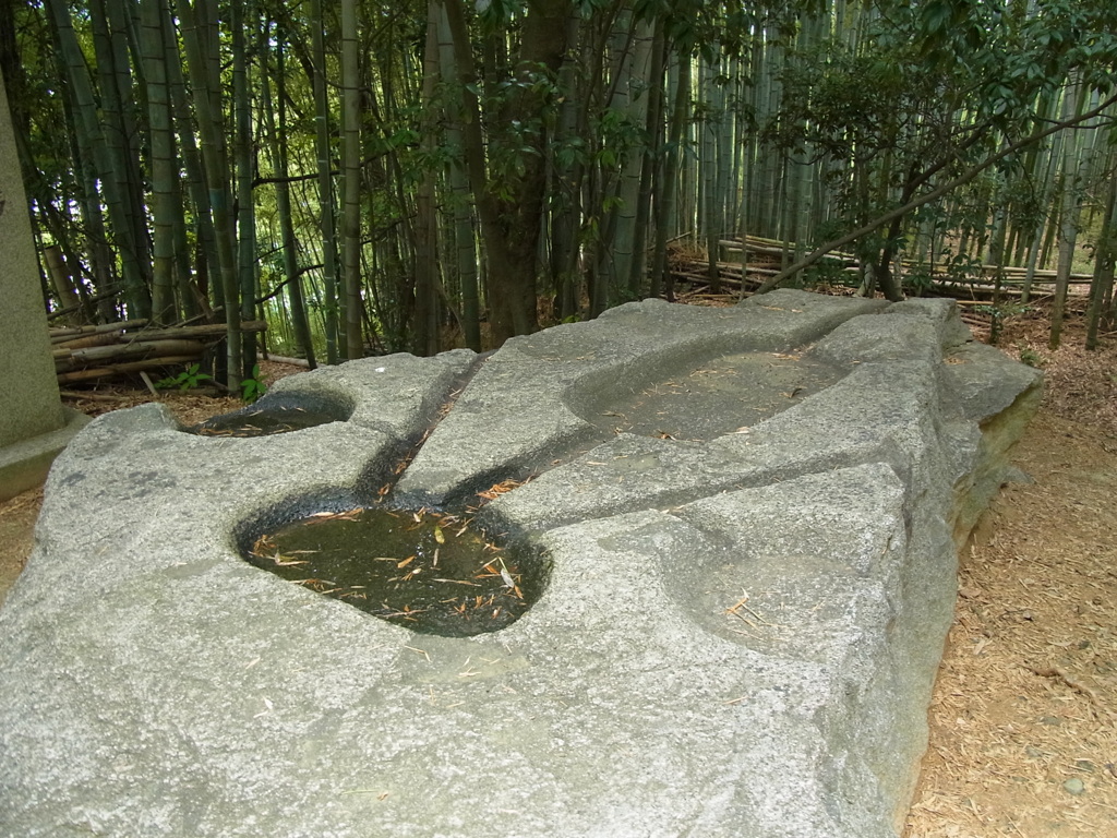 酒船石。