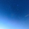 町の光と登る冬の星座