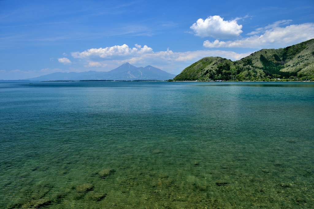 震える湖