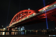 神戸大橋ライトアップと寄港中のSEVEN SEAS VOYAGER