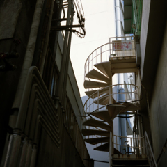 東京二眼旅行　螺旋階段