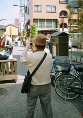 東京のおっちゃんの背中　記念撮影