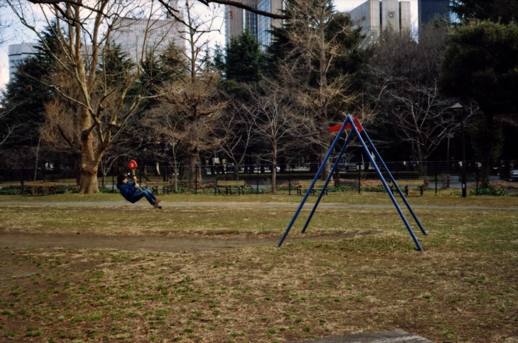 東京ジャンク　二枚の写真（公園） I