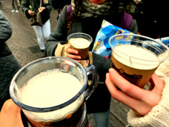 お髭に乾杯