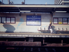 駅にて