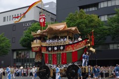 風を切る