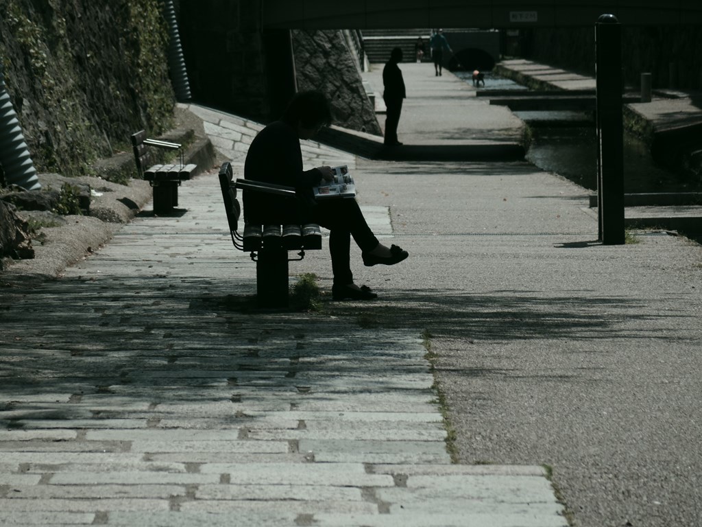 読む人