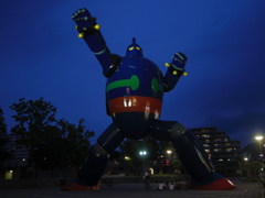 夜の街に