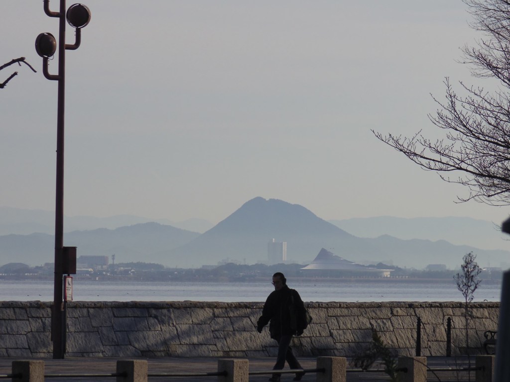 湖南の朝　近江富士