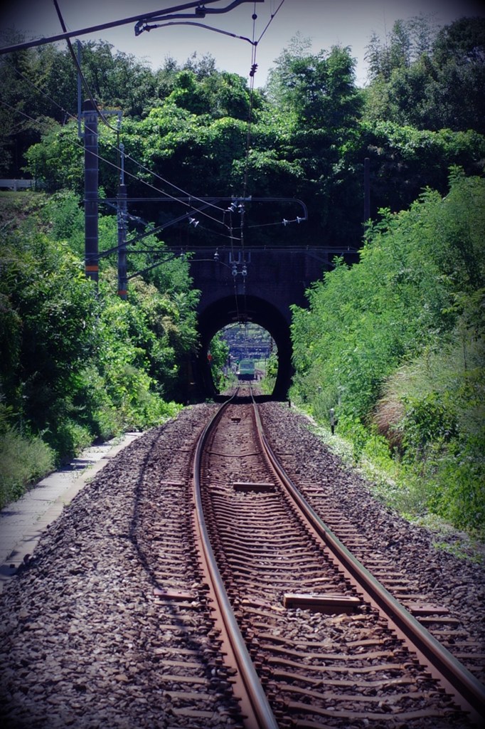 トンネル抜けて