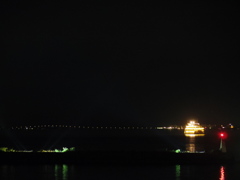 夜の湖(うみ)