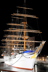 港の帆船