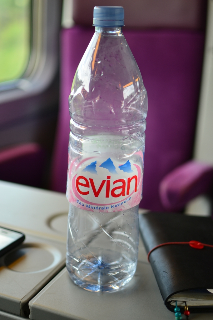 Long trip with pet bottle-evian (Paris-R