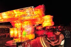 祭囃子が聞こえる