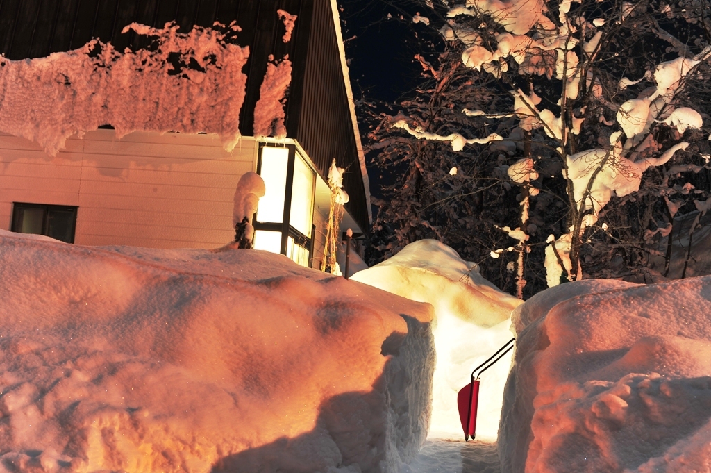 この雪が降り止まなければ僕と・・・僕の家は・・・