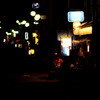 静かな夜の小さな賑やか