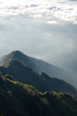 朝の尾根
