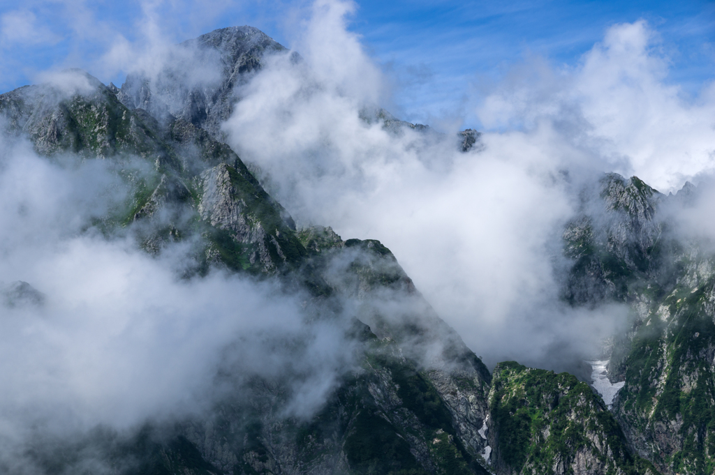 雲と岩