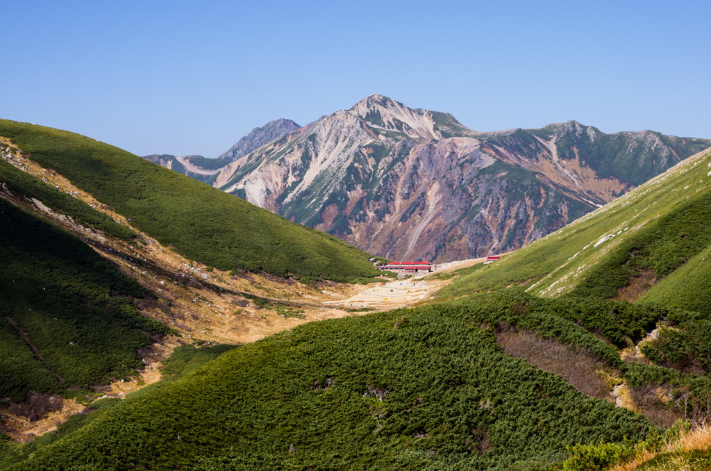 山小屋のある風景　-谷に佇む-