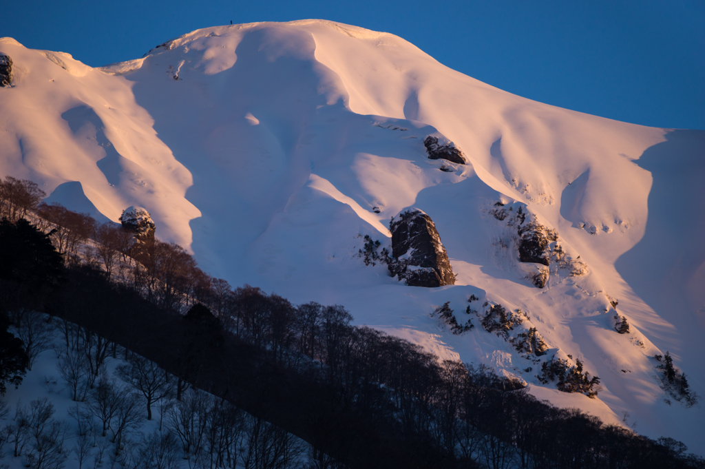 雪山染まる