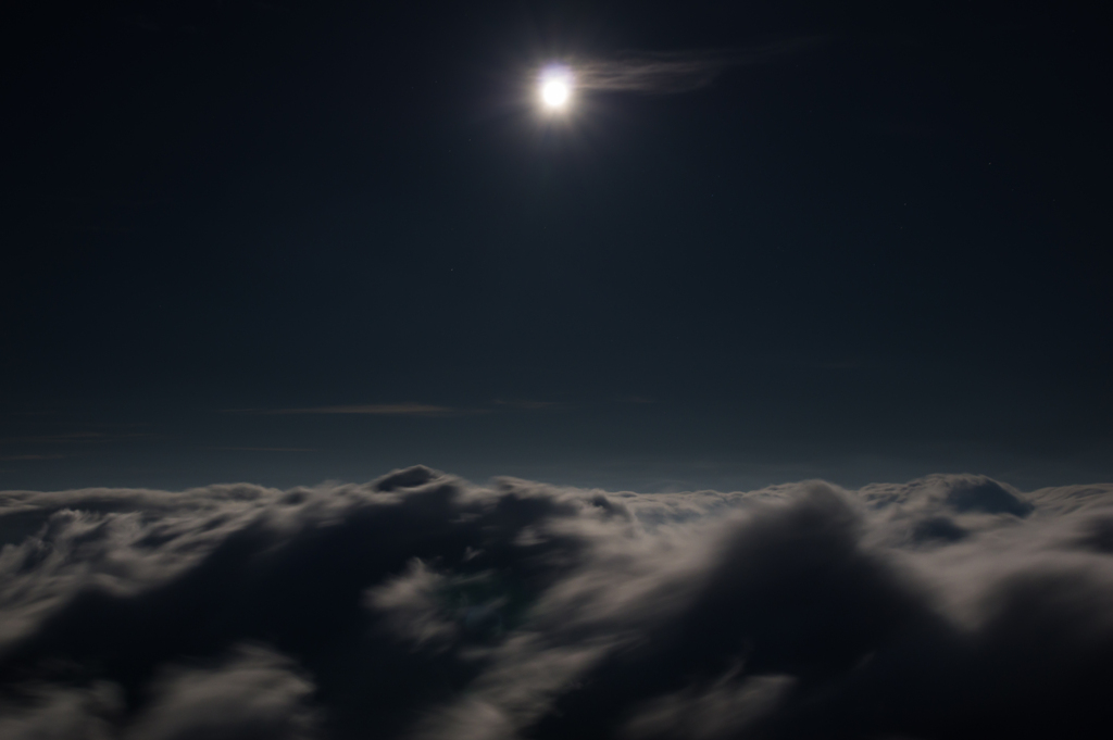 月下の雲海