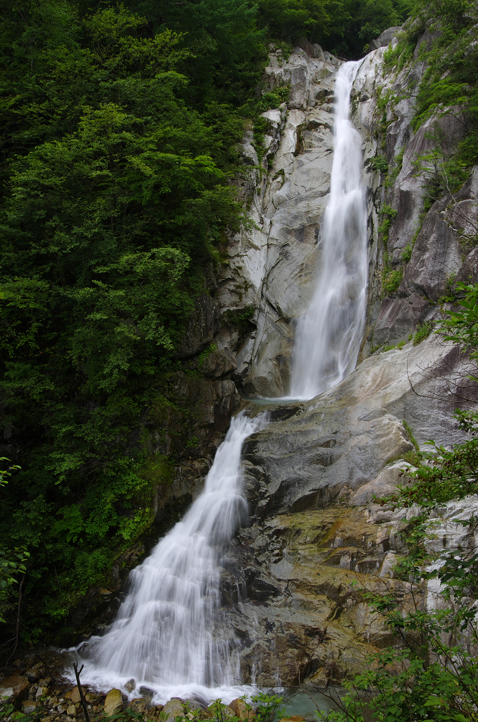 深山の滝
