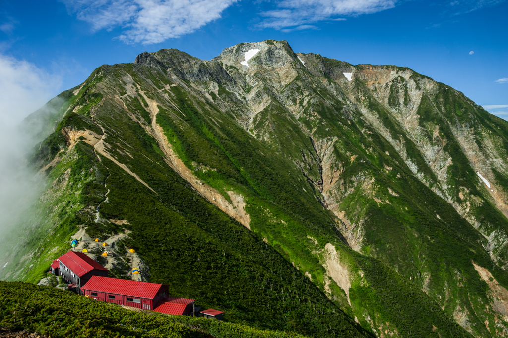 山小屋のある風景