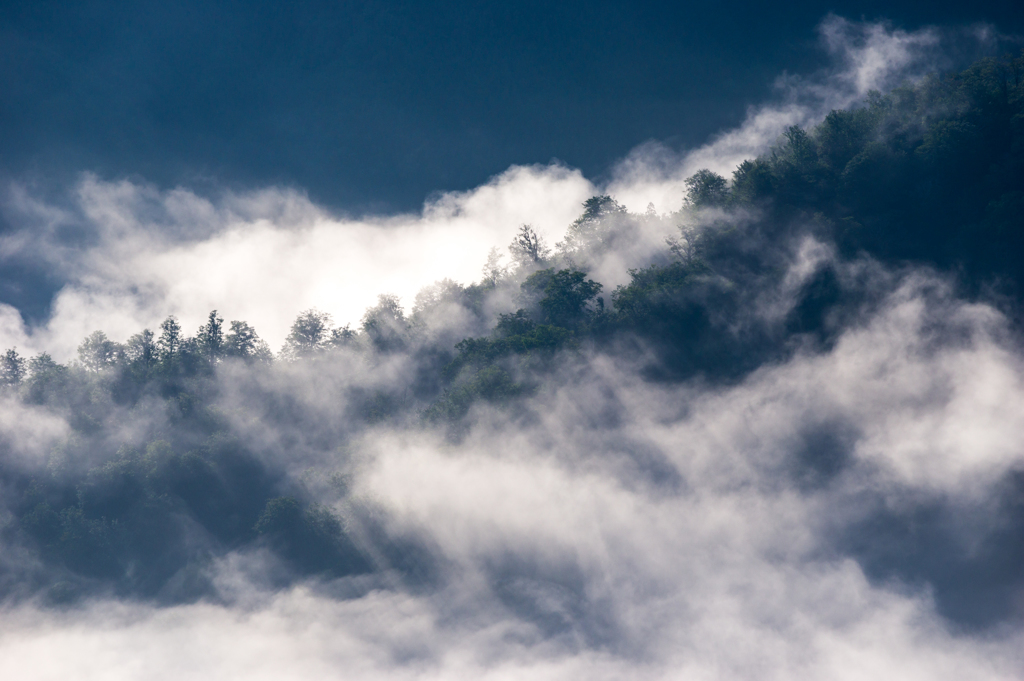 雲纏う